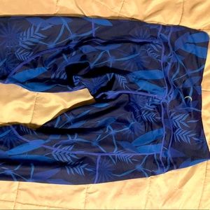 Zyia active crop size 8-10 palm print